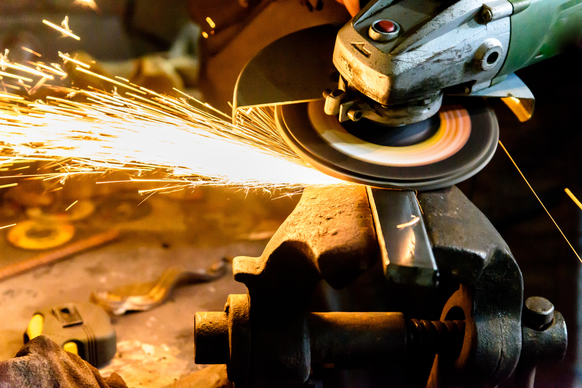 Main Amos Industries